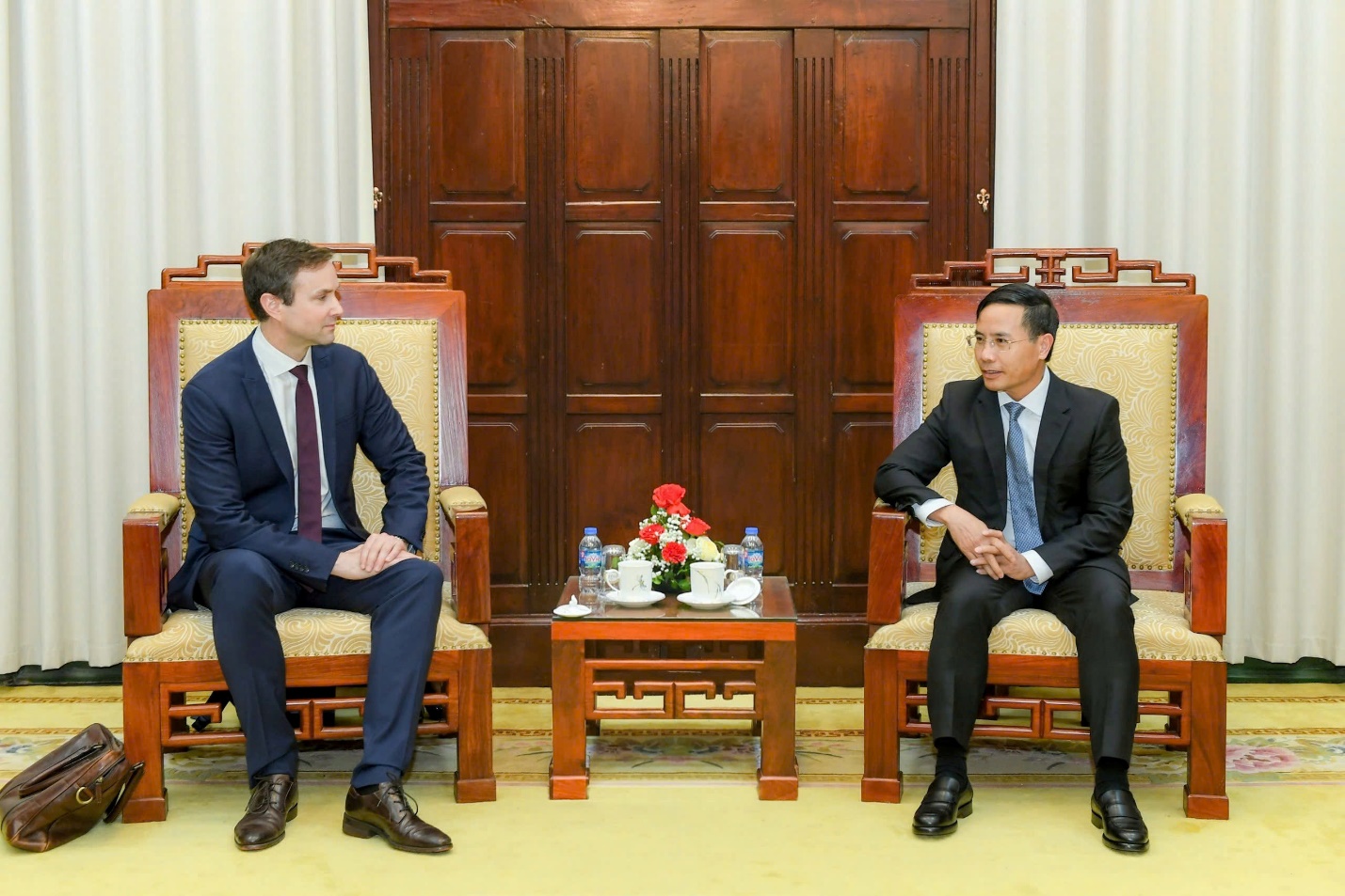 7.5 1 Thống đốc Phạm Đức Ấn tiếp Trưởng Văn phòng đại diện Quỹ Tiền tệ quốc tế tại Việt Nam, Lào và Campuchia.jpg